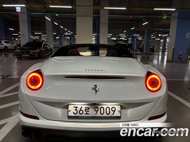 Ferrari California сзади