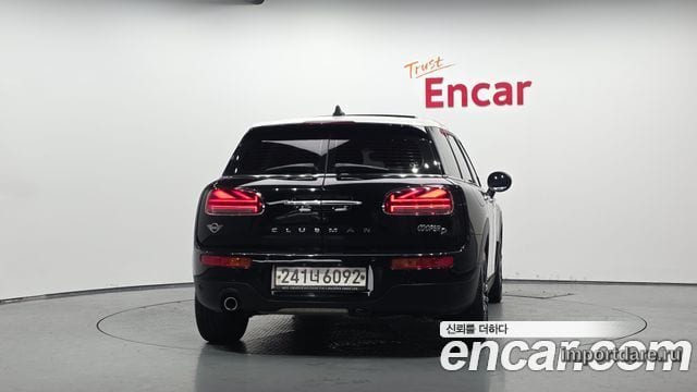 Mini Cooper D Clubman сзади