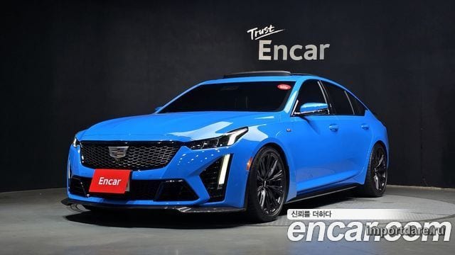 Cadillac Ct5-V спереди