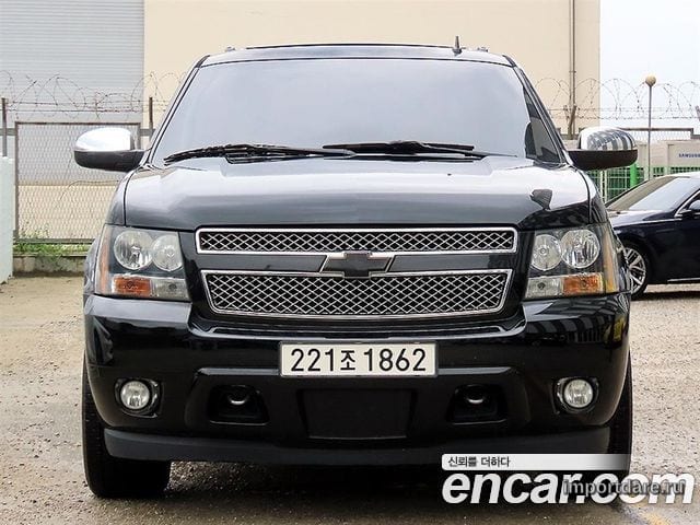 Chevrolet Suburban Van 2014