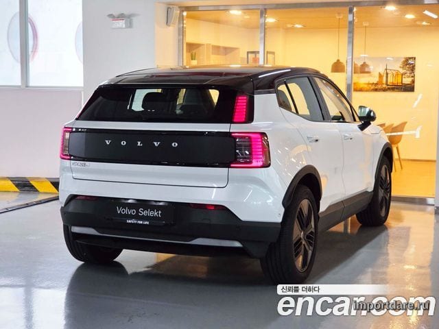 Volvo Ex30 сбоку