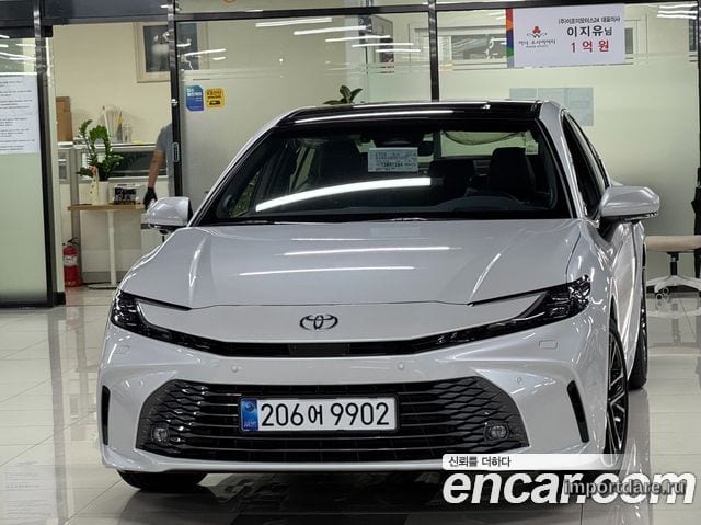 Toyota Camry спереди