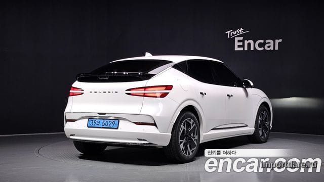 Genesis Gv60 сбоку