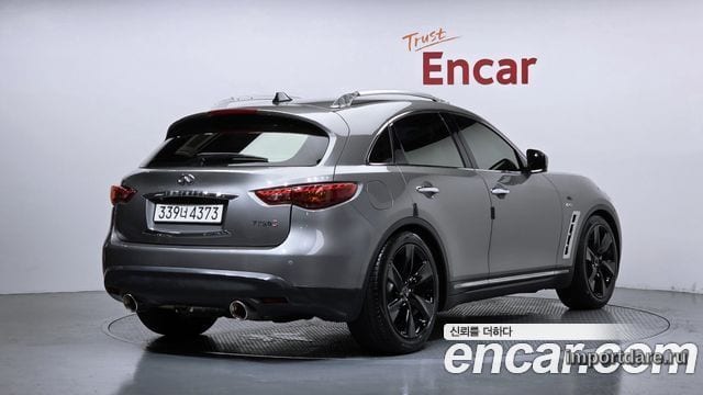 Infiniti FX50 сбоку