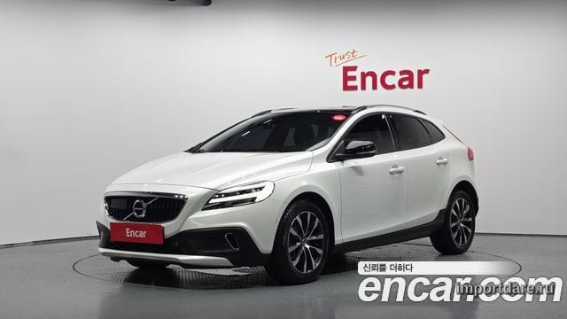 Volvo V40 спереди