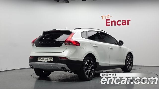 Volvo V40 сбоку