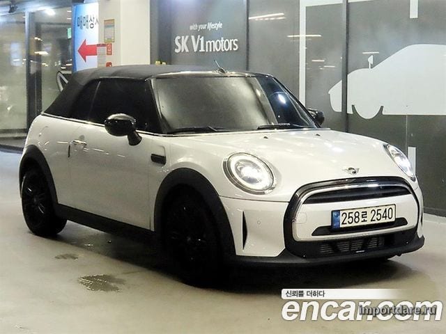 Mini Cooper Convertible спереди