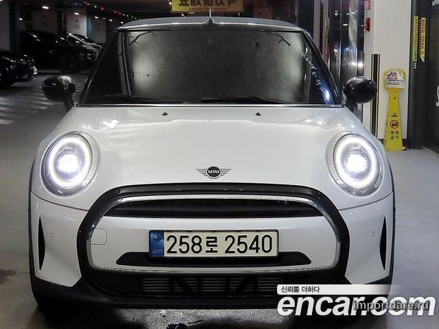 Mini Cooper Convertible сбоку