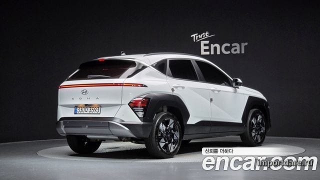 Hyundai Kona сбоку