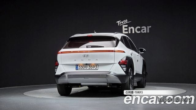 Hyundai Kona сзади