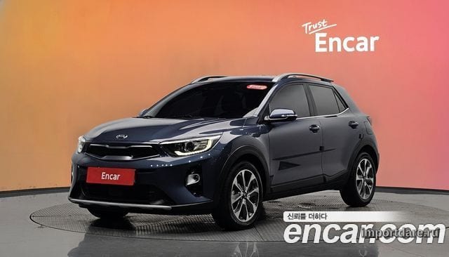 Kia Stonic сбоку