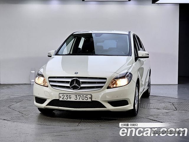 MERCEDES-BENZ B-CLASS W246 2013 — 141 513 км, белый, Корея — под ключ — фото 1
