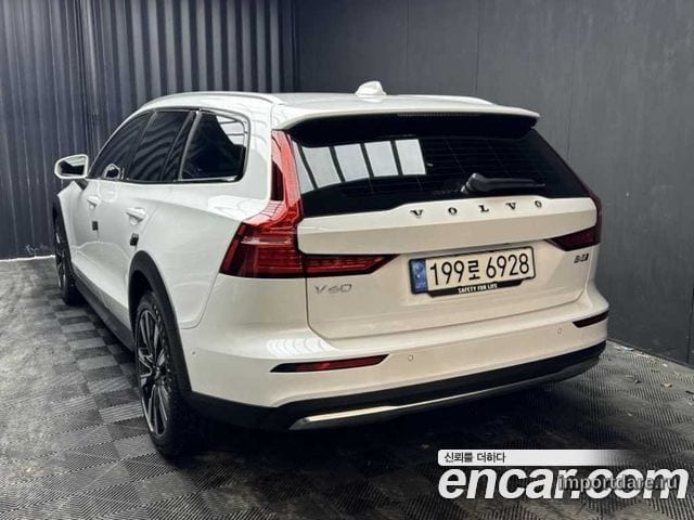 VOLVO V60 CROSS COUNTRY 2023 — 49 900 км, белый, Корея — под ключ — фото 4