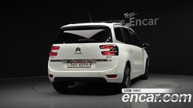 Citroen Grand C4 Picasso сзади