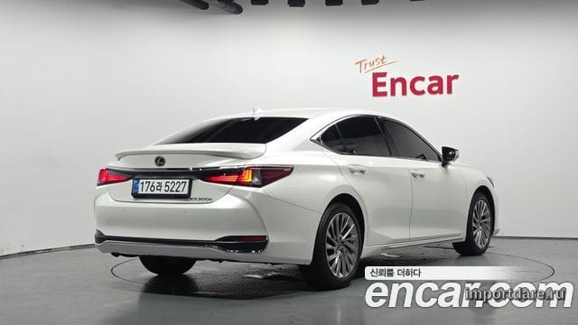 LEXUS ES300H 2026 — 10 900 км, белый, Корея — под ключ — фото 1