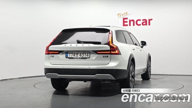 Volvo V90 сзади