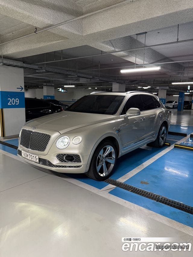 BENTLEY BENTAYGA 2017 — 71 000 км, белый-перламутр, Корея — под ключ — фото 1
