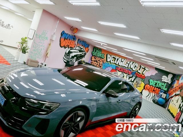 Audi Rs E-Tron GT спереди