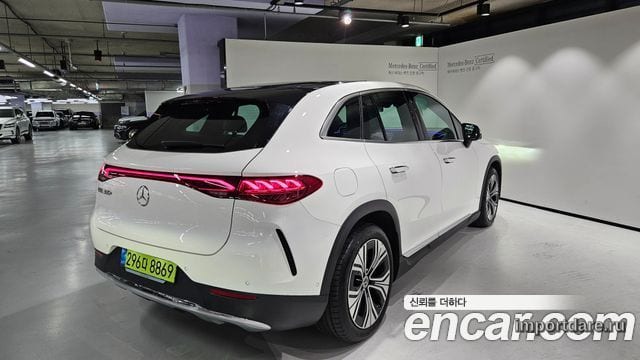 Mercedes-Benz Eqe сзади