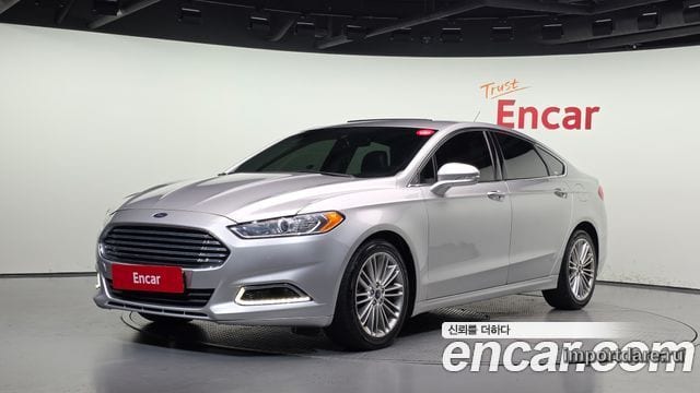 Ford Fusion спереди