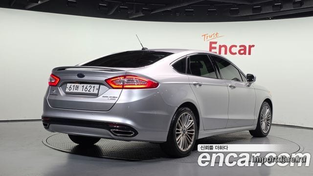 Ford Fusion сбоку