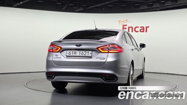 Ford Fusion сзади