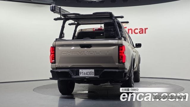 Chevrolet Colorado сзади