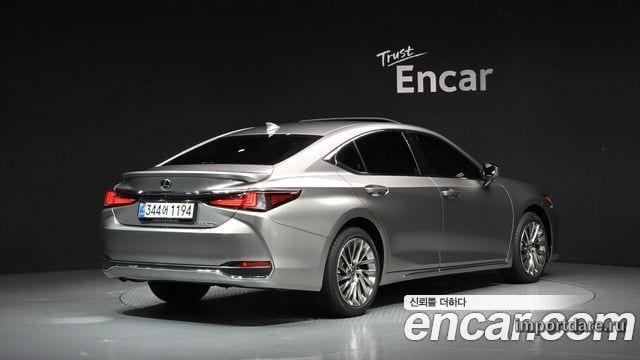 LEXUS ES300H 2026 — 2 468 км, серебристо-серый, Корея — под ключ — фото 2