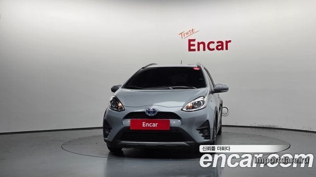 Toyota Prius C интерьер