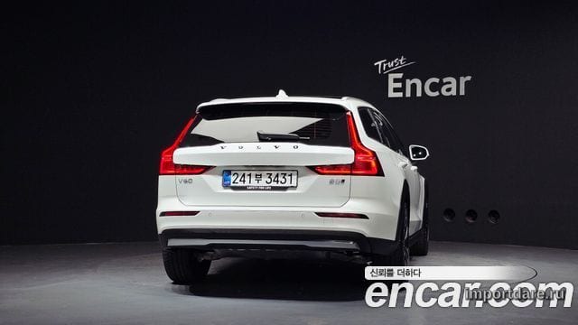 VOLVO V60 CROSS COUNTRY 2025 — 2 844 км, белый, Корея — под ключ — фото 4