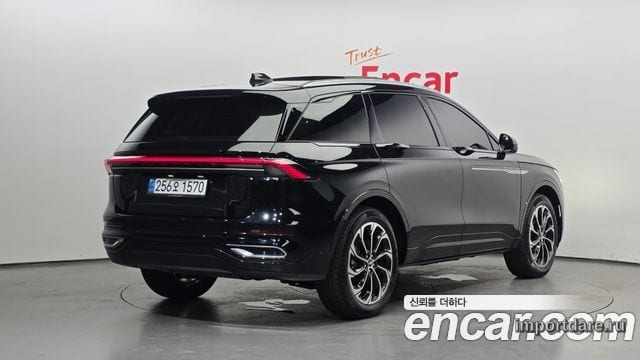 Lincoln Nautilus сзади