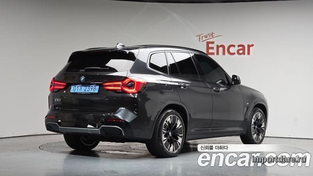BMW Ix3 сбоку