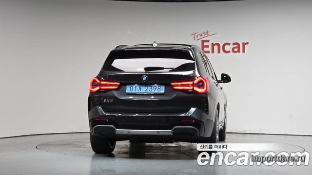 BMW Ix3 сзади