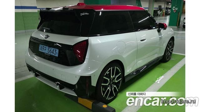 Mini Cooper Electric сзади