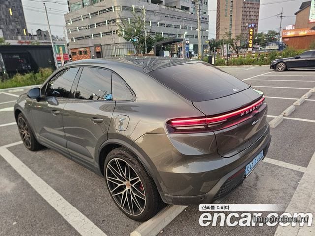 Porsche Macan сбоку
