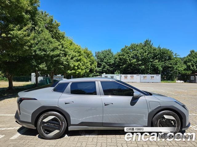 KIA EV4 2026 — 14 677 км, серебристо-серый, Корея — под ключ — фото 6