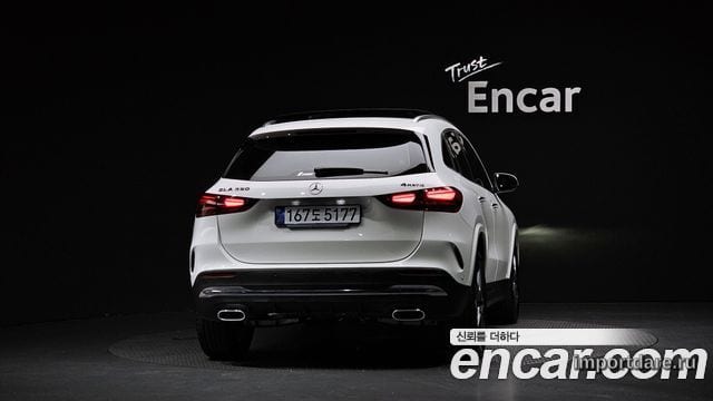 Mercedes-Benz Gla сзади