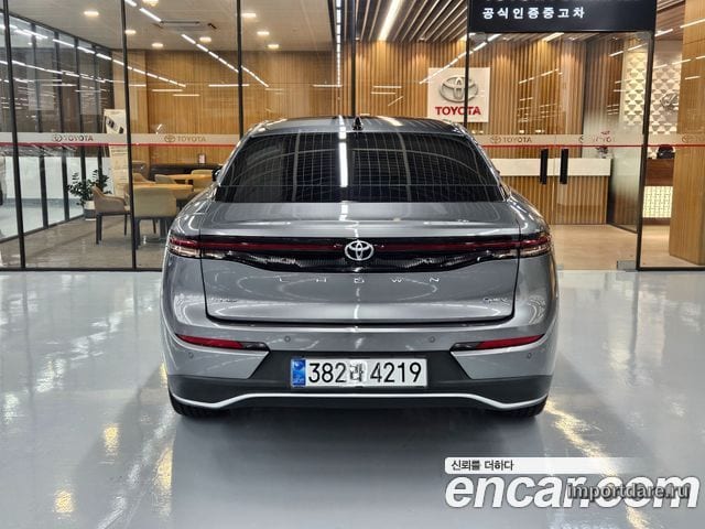 Toyota Crown сзади