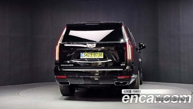 Cadillac Escalade сзади