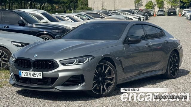 BMW 8 Series спереди