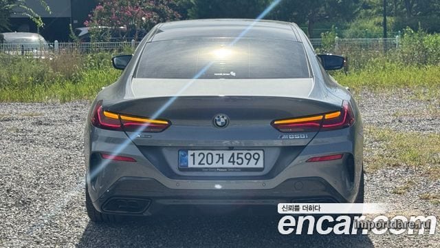 BMW 8 Series сзади
