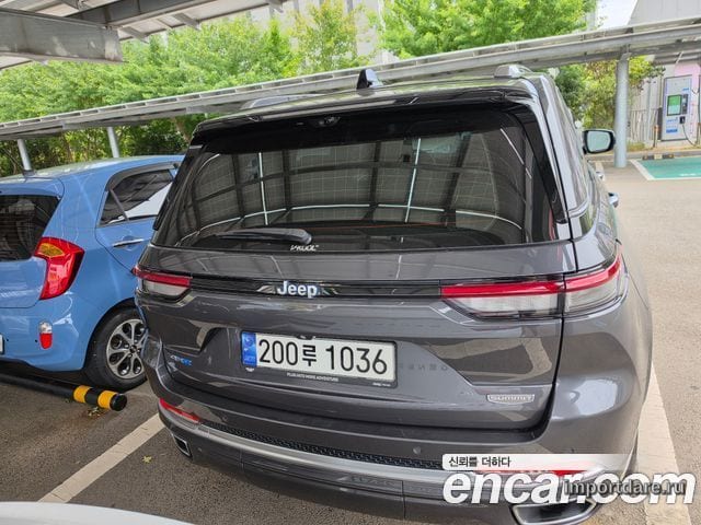 Jeep Grand Cherokee сзади