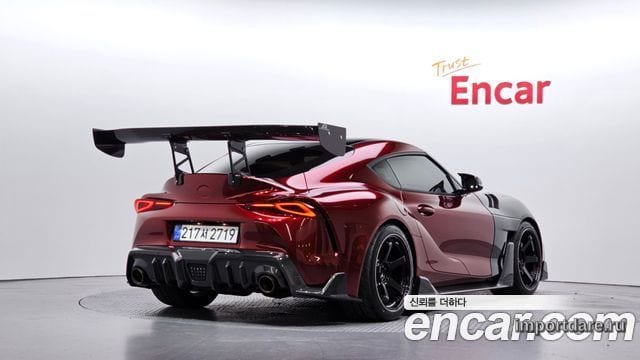 Toyota Supra сбоку