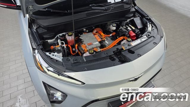 CHEVROLET BOLT 2023 — 95 340 км, серебристо-серый, Корея — под ключ — фото 6