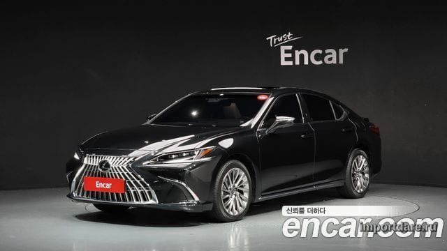Lexus Es300h спереди