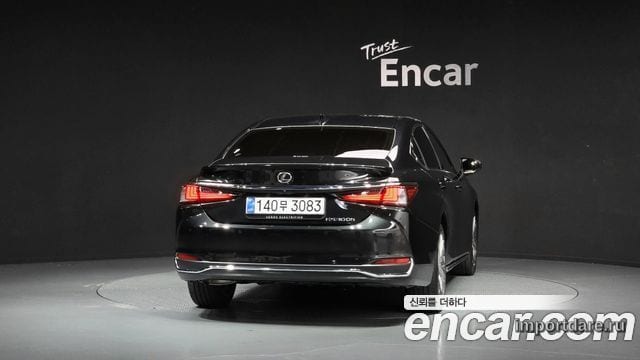 Lexus Es300h сзади