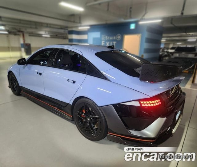 Hyundai Ioniq сбоку