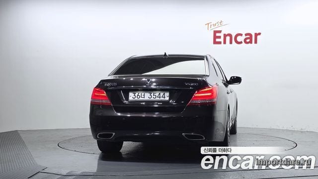 Hyundai Equus сзади