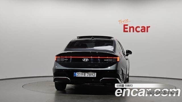 Hyundai Sonata Hybrid сзади