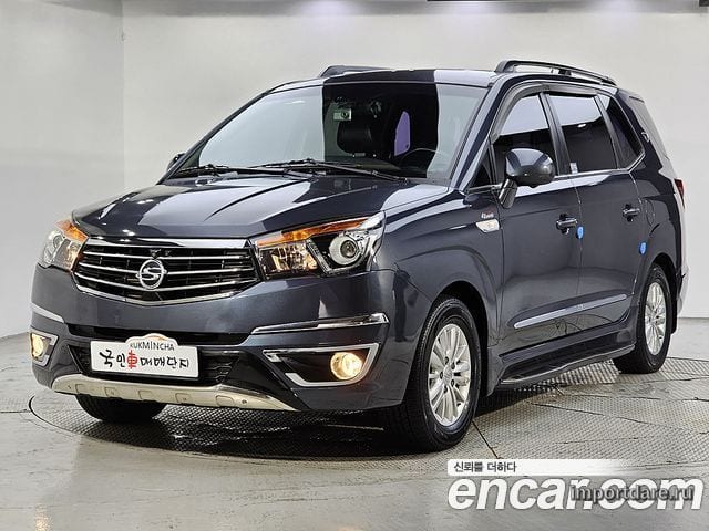 Kgm Korando Turismo спереди